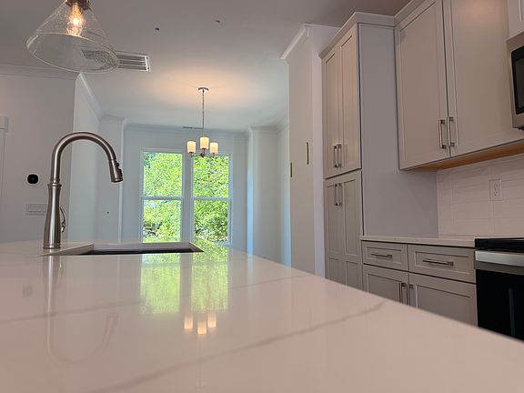 5th image of 1344 Hamilton St