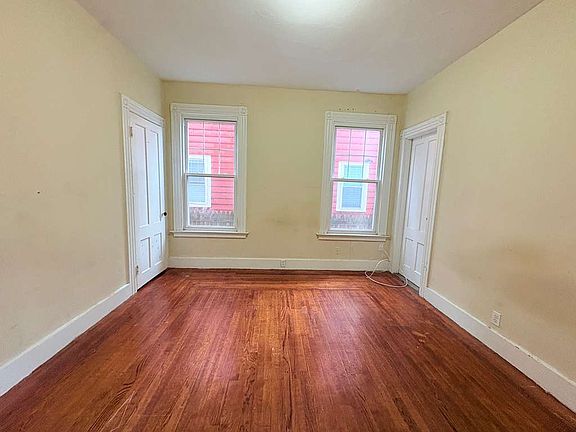 3rd image of 41 Hotchkiss St #11