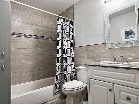 5th image of 2271 NE 68th St APT 2028