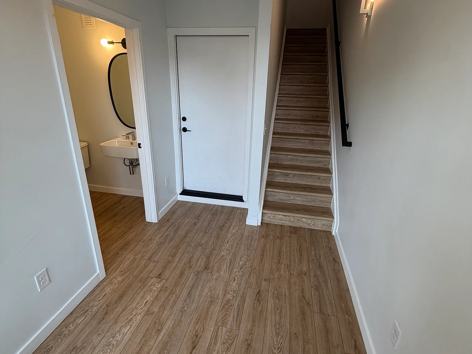 2 bed, 2.5 bath, 1409 sqft, $3,600 — Photo 3