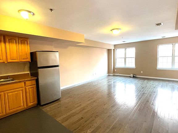 5th image of 447 N 12th St Unit C