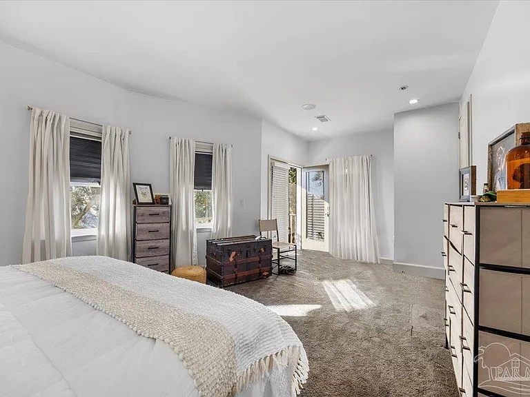 214 W La Rua St — Photo 18