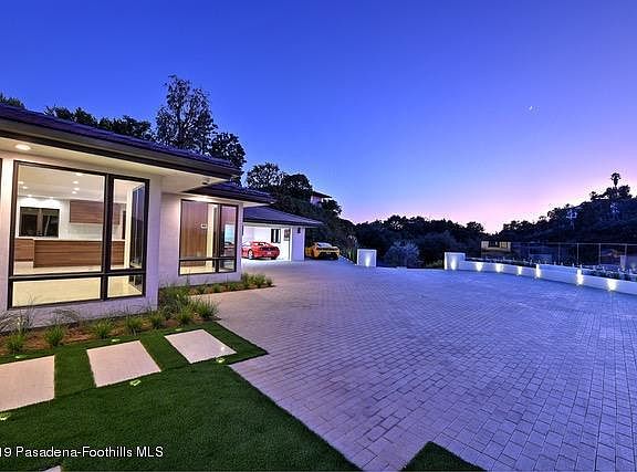 3rd image of 324 Saint Katherine Dr