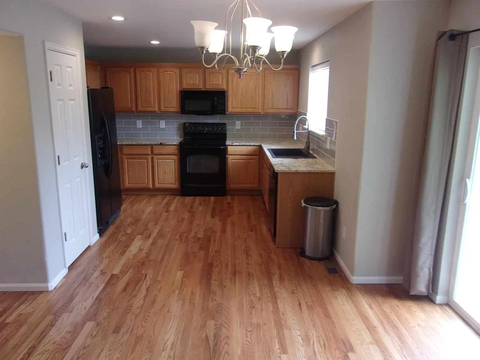 3 bed, 1444 sqft, $2,200 — Photo 4