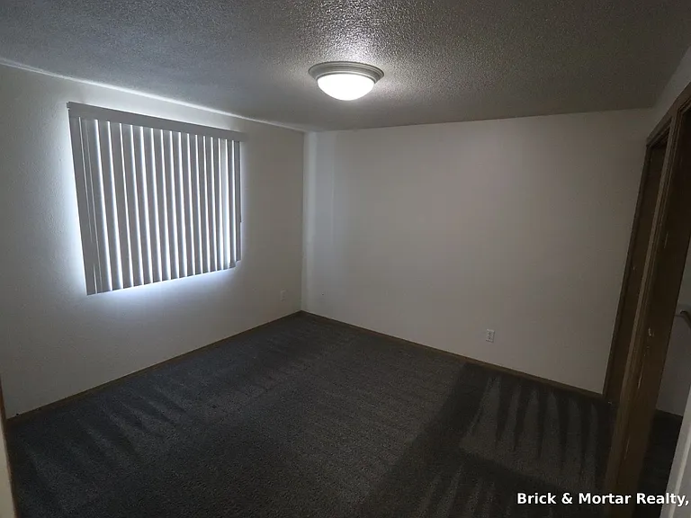 973 E Jefferson St #1-20 — Photo 4