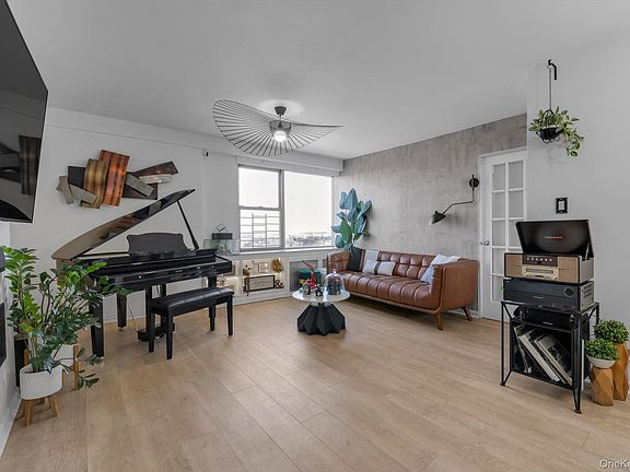 2nd image of 125-10 Queens Boulevard #2205