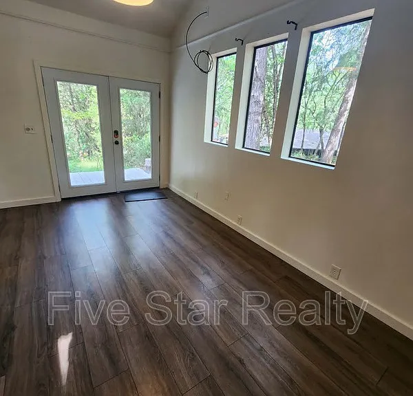 12896 Rices Crossing Rd #COTTAGE — Photo 10