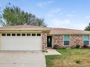 5909 Willow Crest Dr, Arlington, TX 76017