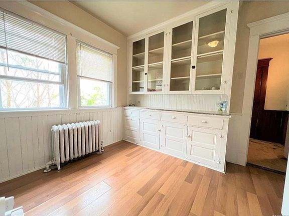 5th image of 39 Hughes Ave #1