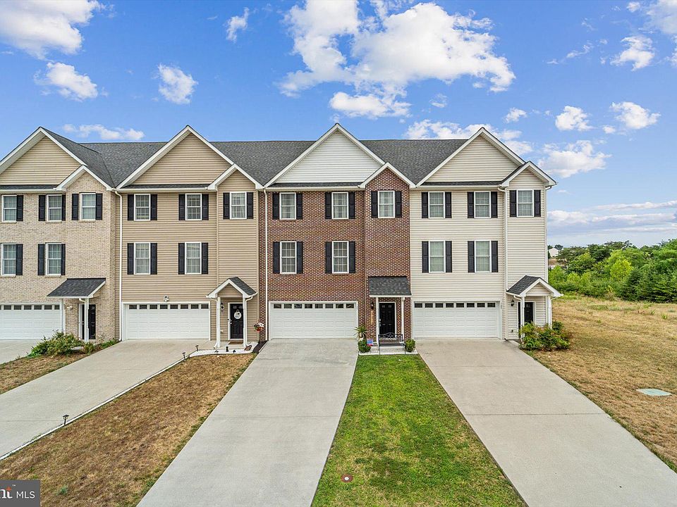 1st image of 127 Brockham Ct
