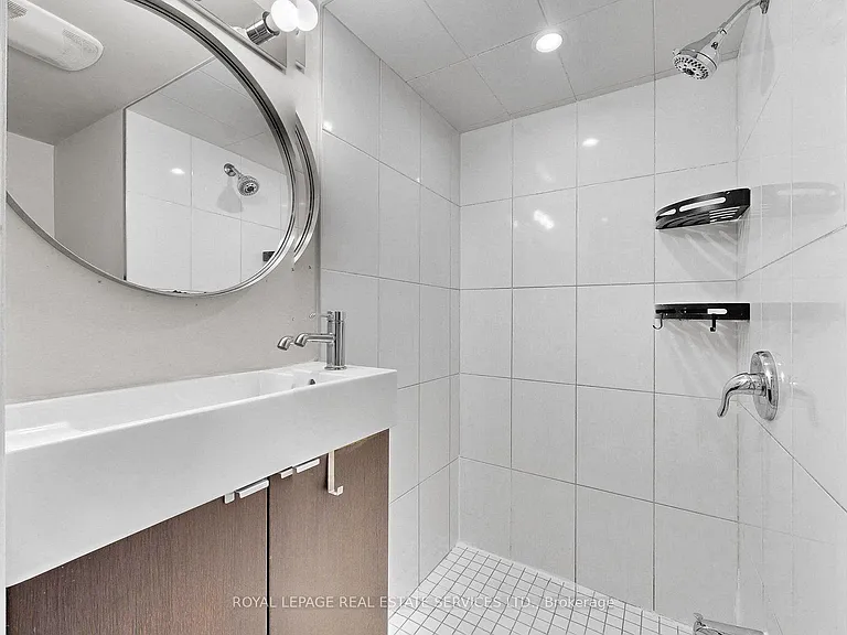 119 Essex St #LOWER — Photo 16