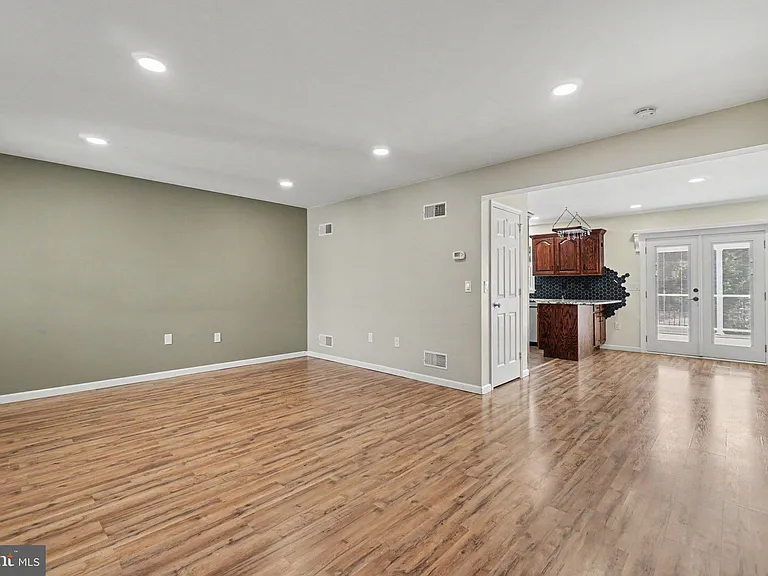 335 Cindy Dr — Photo 6