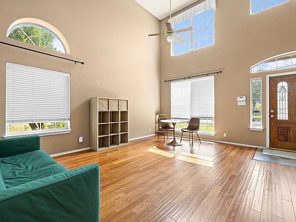 5th image of 400 Debora Dr