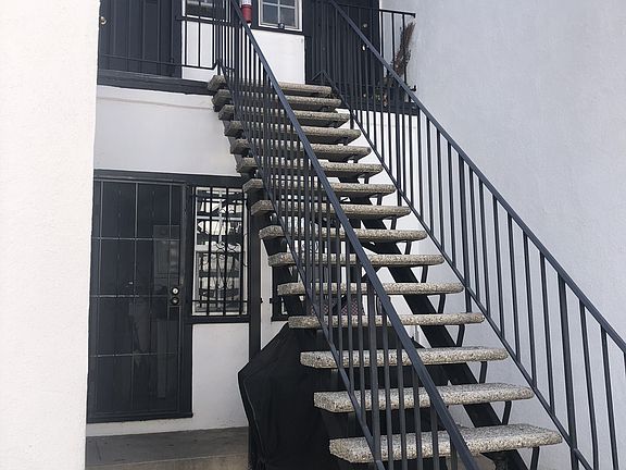 3rd image of 762 N Van Ness Ave #1/2