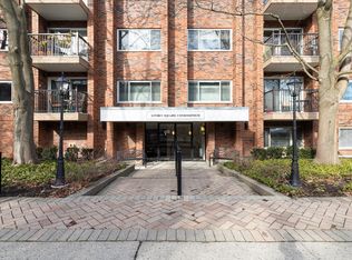 420 Linden Ave APT 301, Wilmette, IL 60091