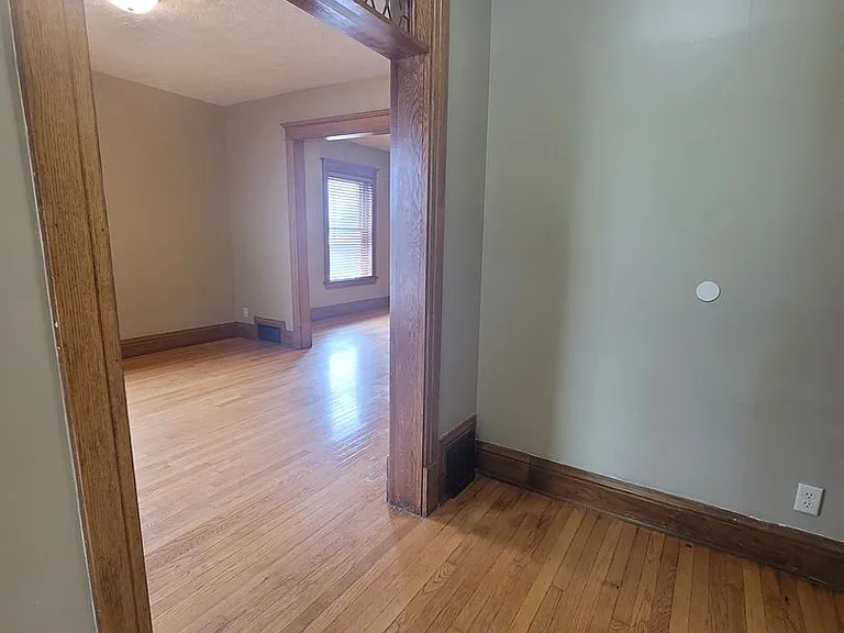 568 S 26th Ave — Photo 2