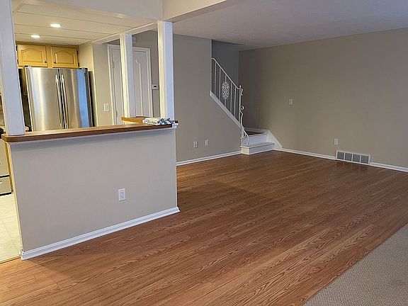 2nd image of 95 Doncaster Ct #95
