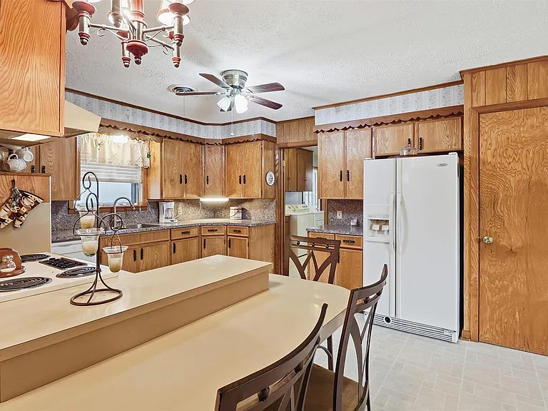 1335 Kathy Ave — Photo 13
