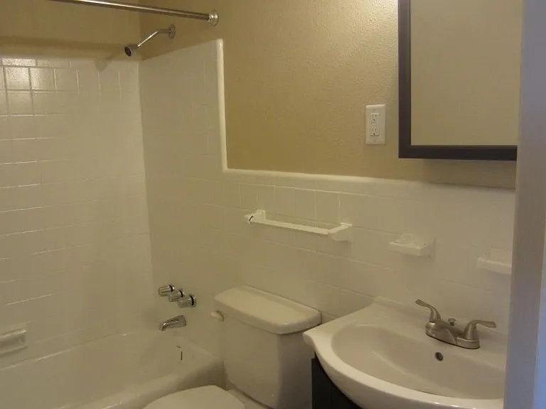 1616 Gowan Dr — Photo 4