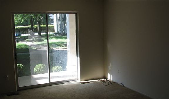 29157 Hayes Sliding Glass Doors to Porch