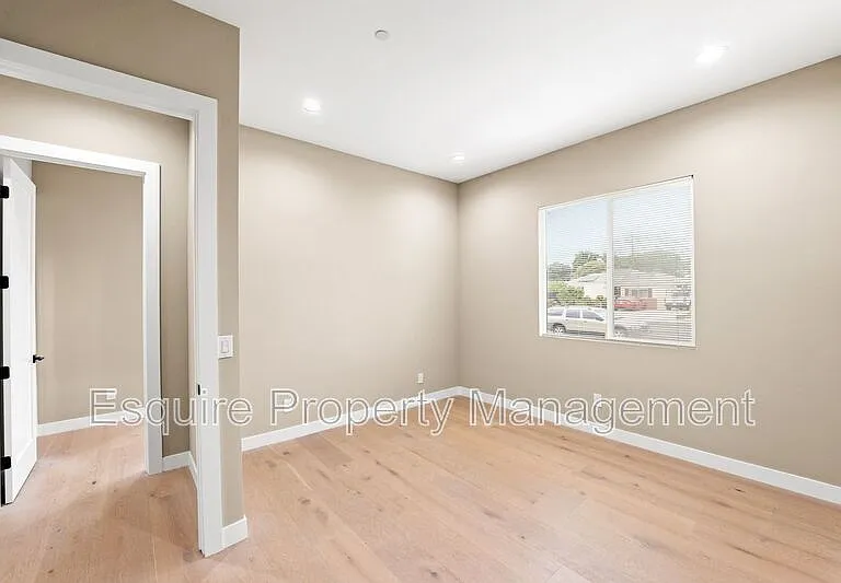 545 Carty Dr — Photo 21