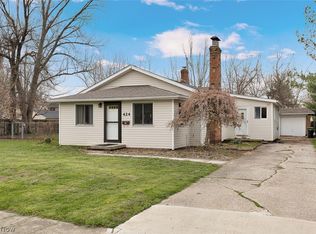 424 Woodstock Rd, Eastlake, OH 44095