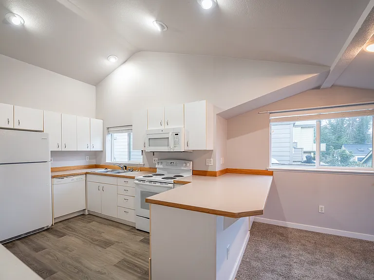 7 W Dravus St #E — Photo 3