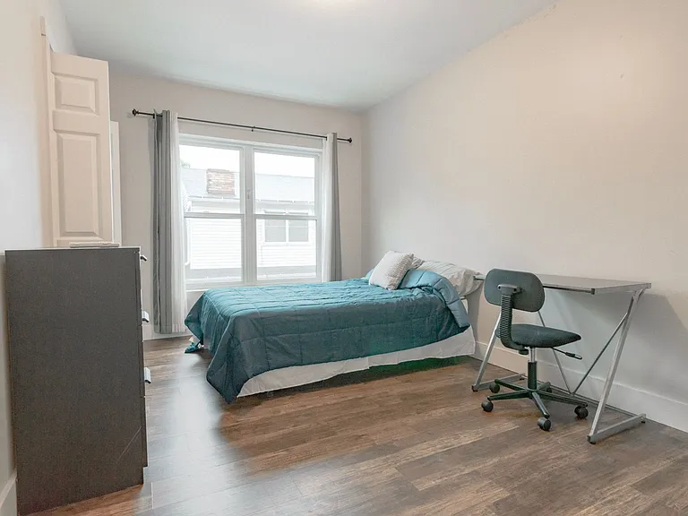 707 E Seneca St. — Photo 37