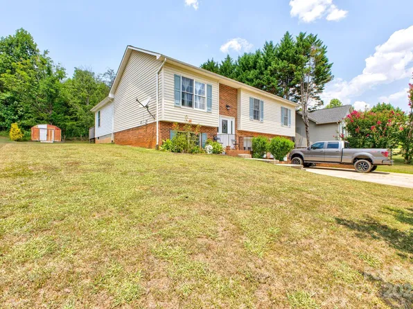 1204 Coventry Pl NW, Conover, NC 28613