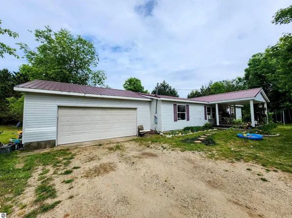 9982 Windmill Pointe Dr, Mancelona, MI 49659