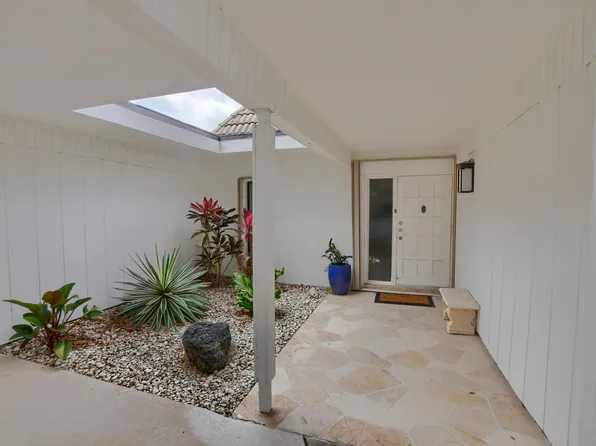 303 Bridgewood Court SW, Boca Raton, FL 33434