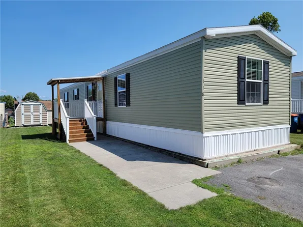 118 Oakleaf Dr, Weedsport, NY 13166