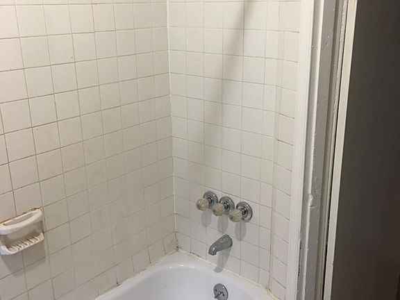 4th image of 5560 Market St #2
