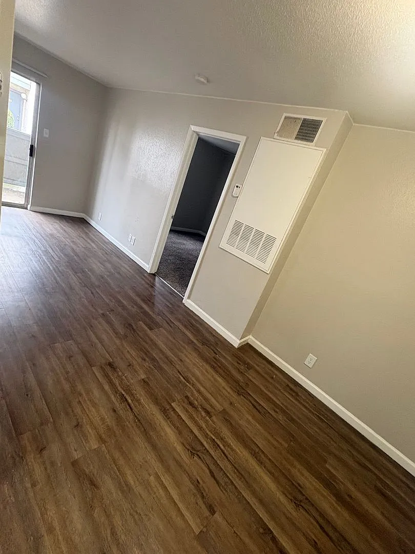 Madison Square Apartments — Photo 3