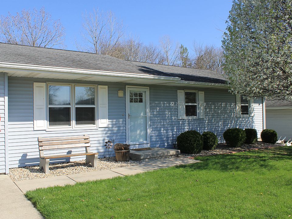 2nd image of 2327 Douglas St