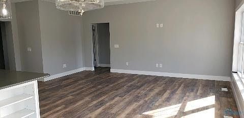 5th image of 1805 Windjammer Dr