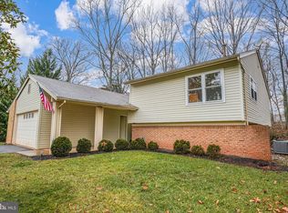 13 Three Oaks Ct, Sterling, VA 20164