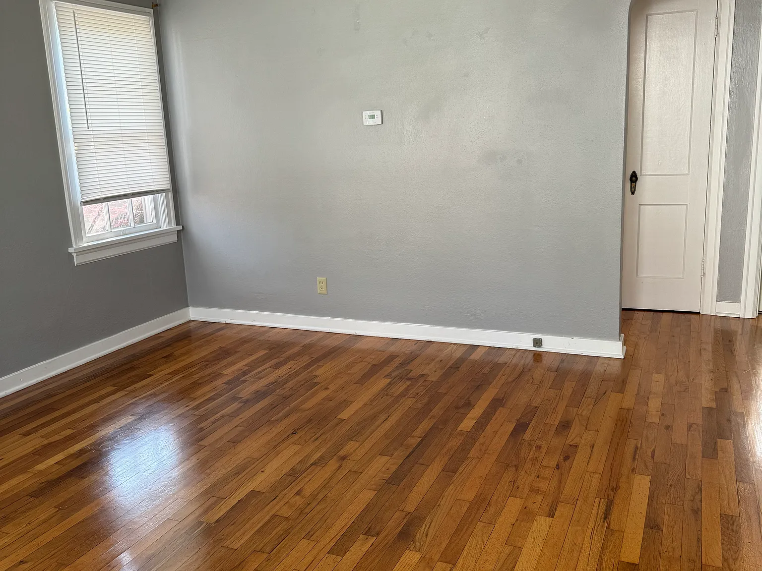 1342 Saginaw St S — Photo 3
