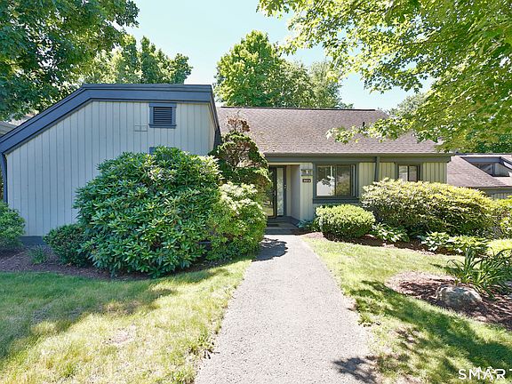 2nd image of 945 Heritage Village #A