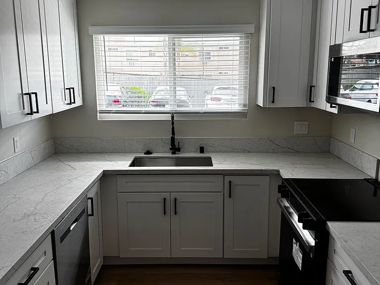 First St Manor Apartments — Photo 3