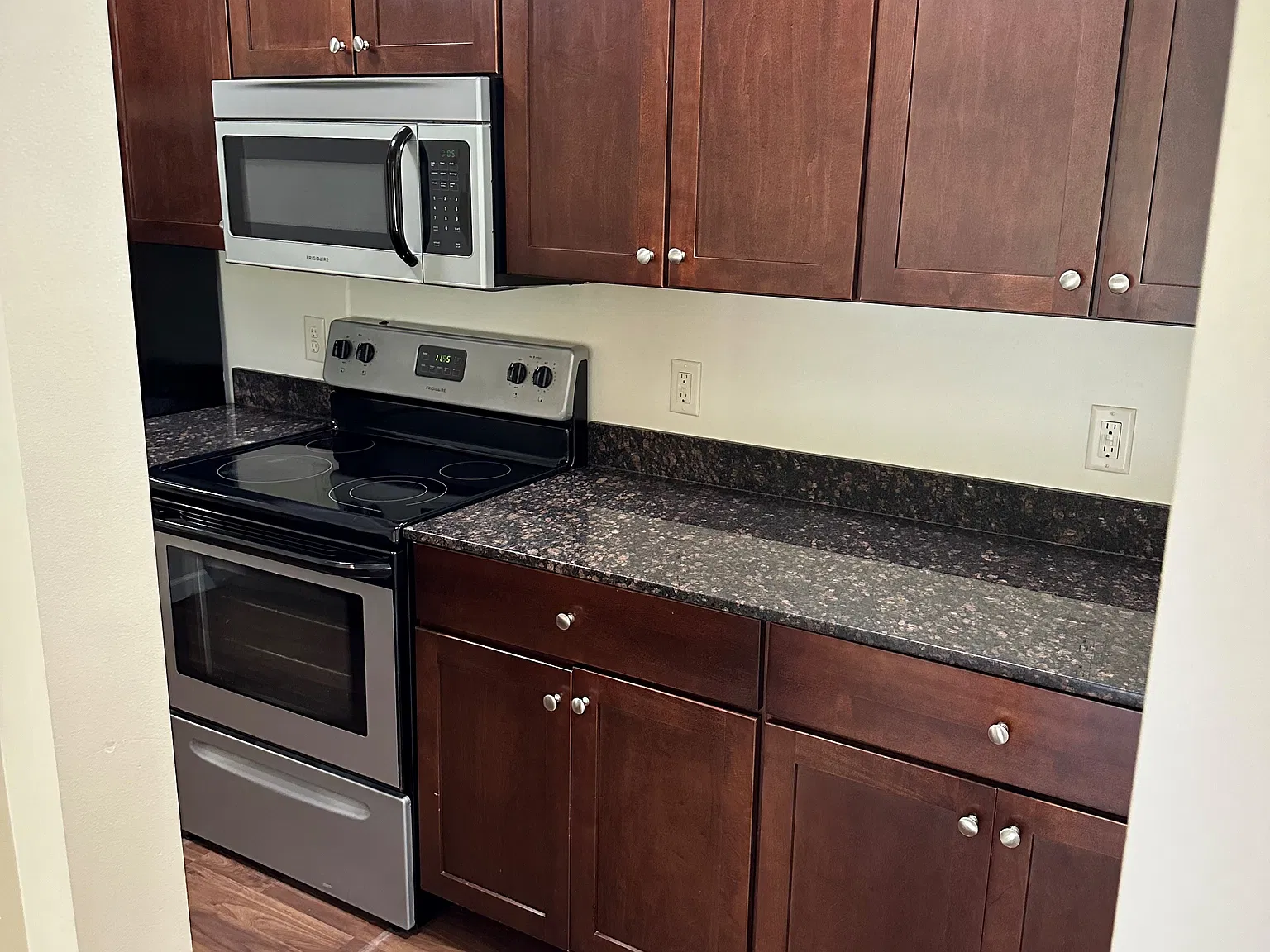 2 bed, 1180 sqft, $1,400 — Photo 2