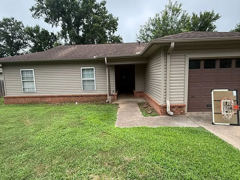1309 Grand Oak Dr — Photo 1