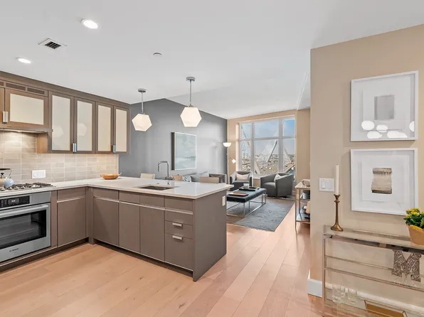 100 Lovejoy Wharf Unit 11F, Boston, MA 02114