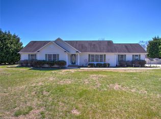 6904 Wicklow Dr, Browns Summit, NC 27214