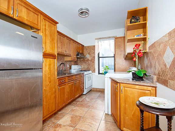 2nd image of 2440 Amsterdam Ave APT 4I
