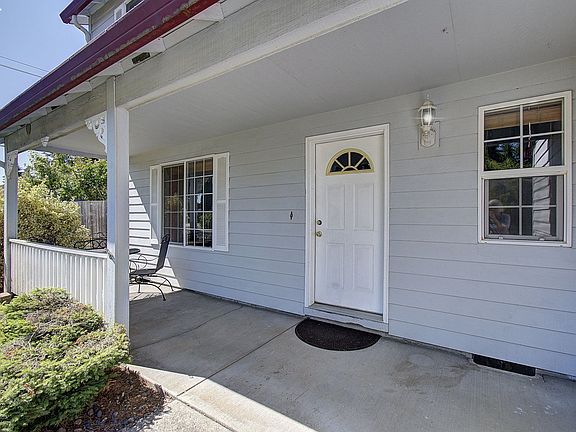 4th image of 5302 NE 59th Cir