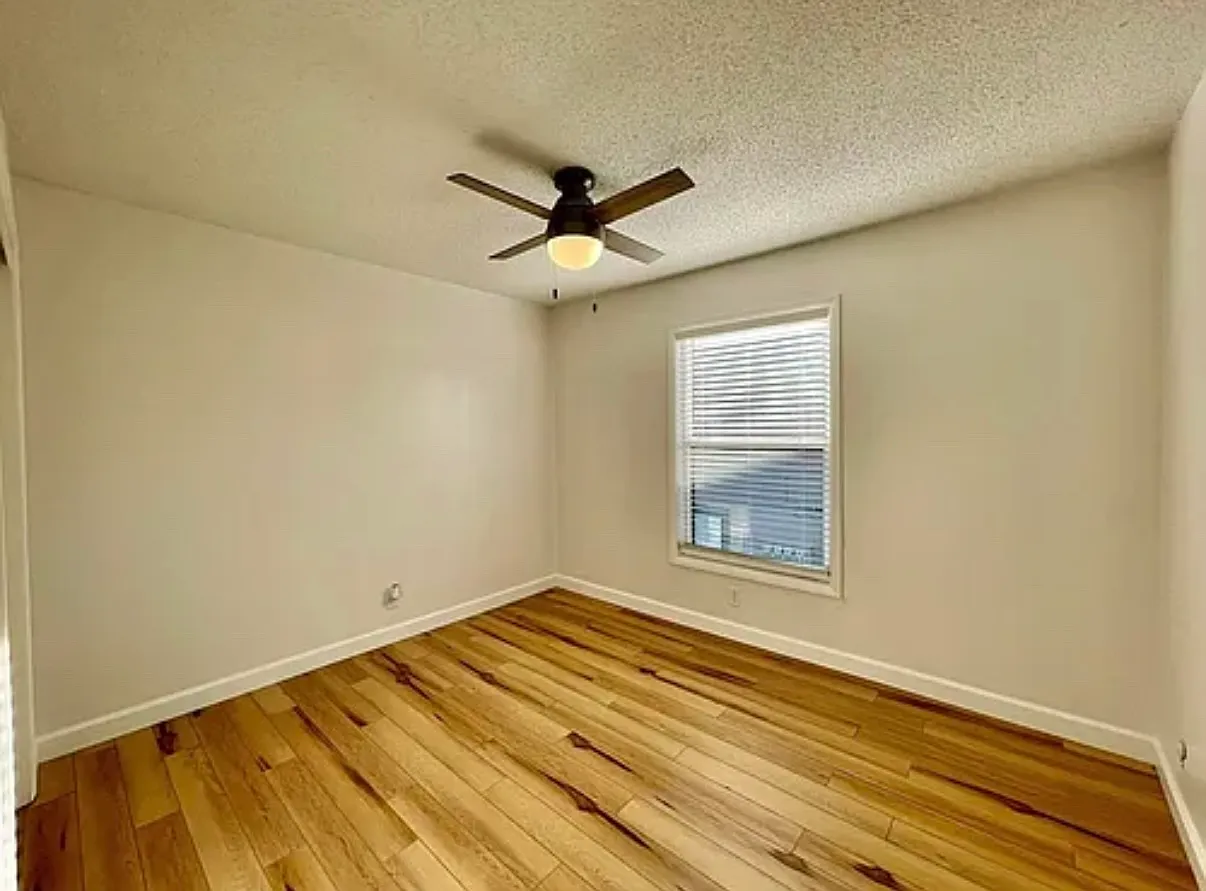 6812 W Par Ln — Photo 4