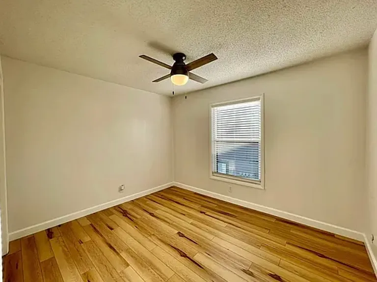 6812 W Par Ln #4 — Photo 4