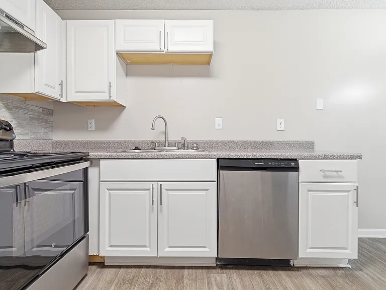 City Park Apartments — Photo 34