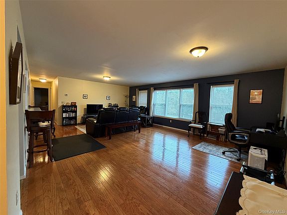 4th image of 18 Deer Ct Drive Building 19 unit 18